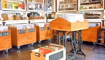 Drogaria Central - Loja de Discos - 2800-132 Almada