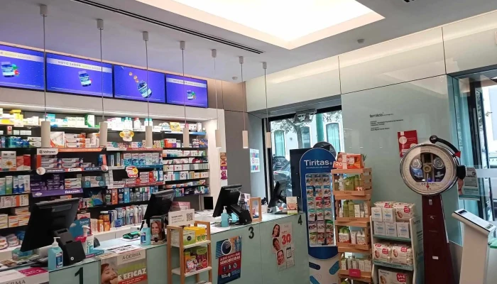 Farmacia Universal -    Soprofar   Sociedade Proprietaria De Farmacias Unipessoal Lda Tudo - Lisboa